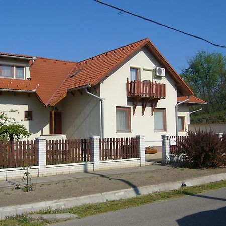 Cserkeszőlő Csipkehaz Apartman מראה חיצוני תמונה